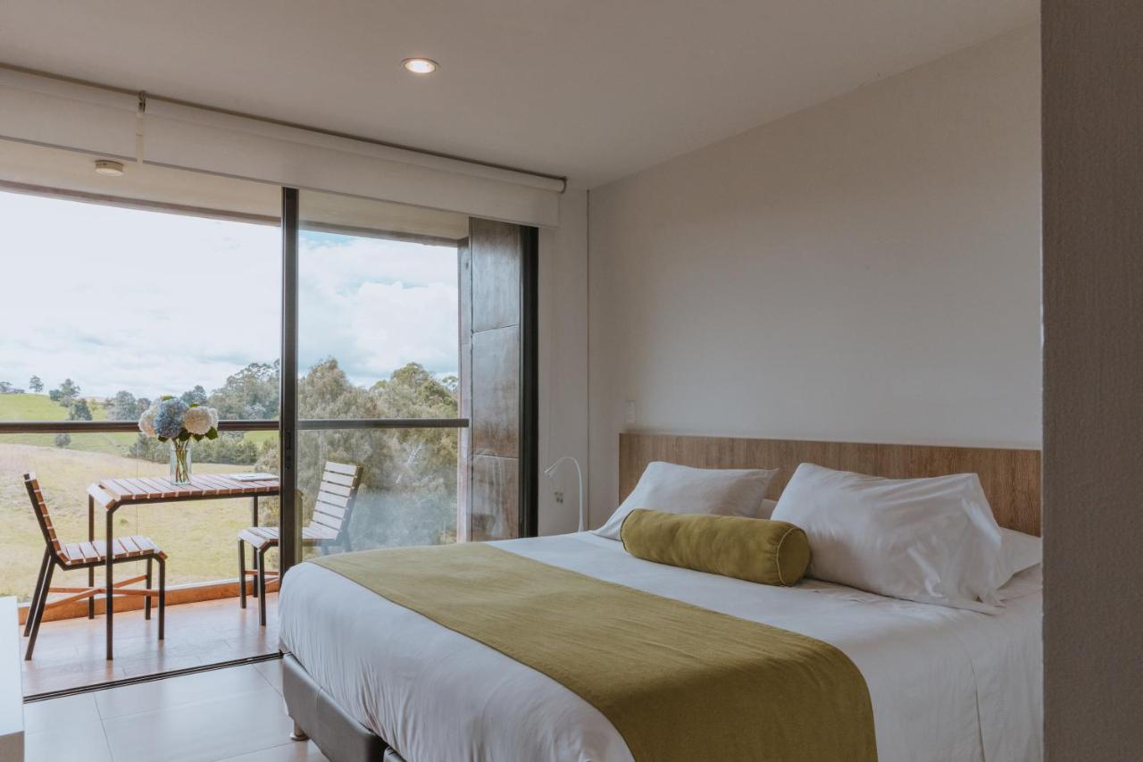 Travelers Rio Verde Living Suites Rionegro Exterior foto