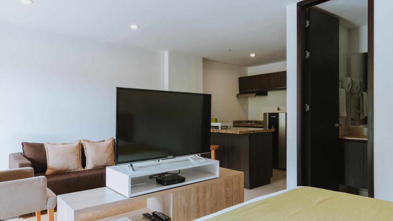Travelers Rio Verde Living Suites Rionegro Exterior foto