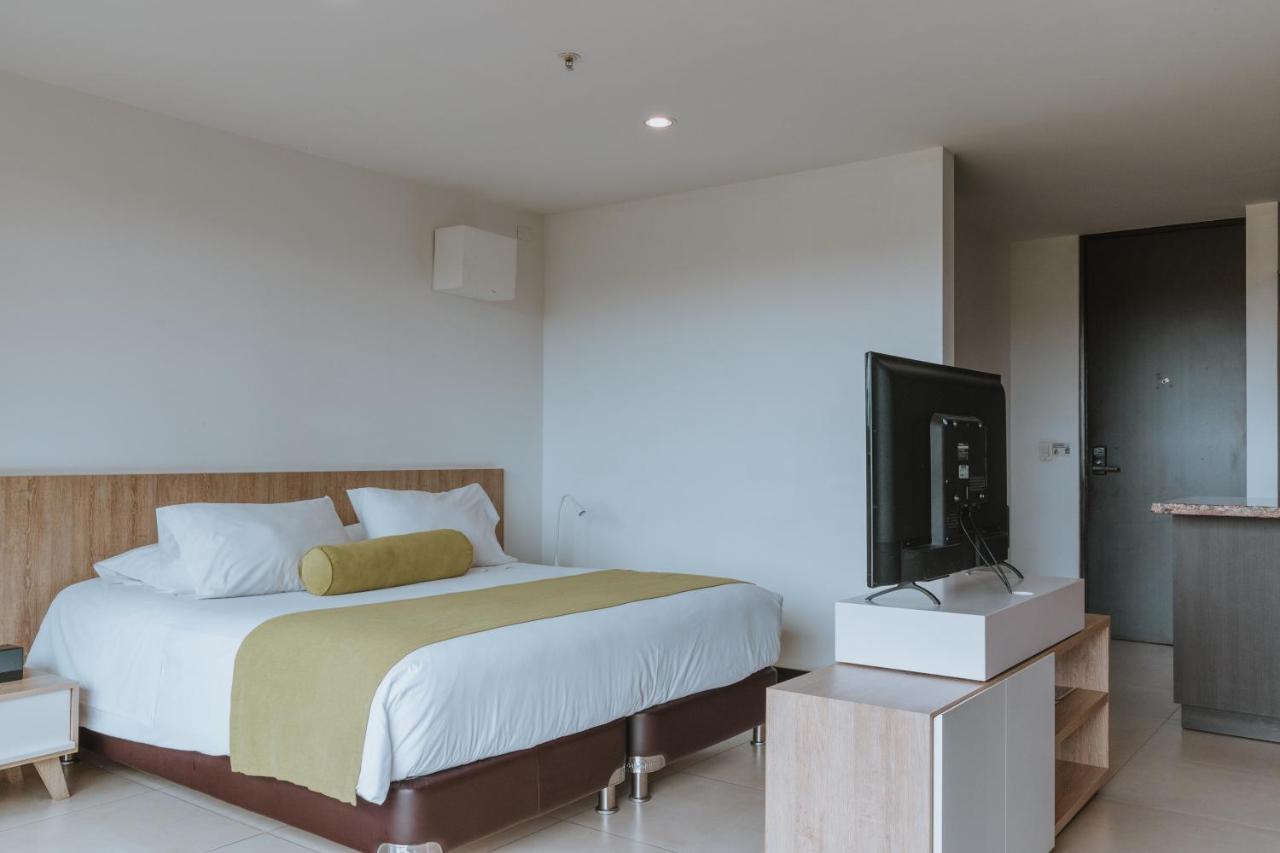 Travelers Rio Verde Living Suites Rionegro Exterior foto