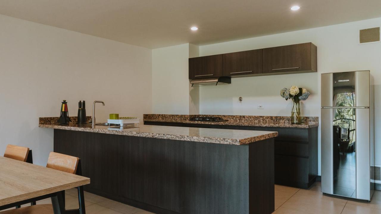 Travelers Rio Verde Living Suites Rionegro Exterior foto