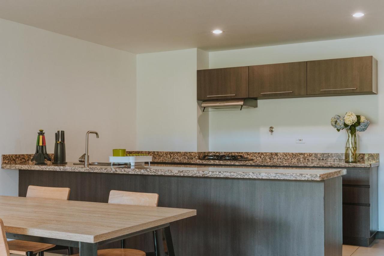 Travelers Rio Verde Living Suites Rionegro Exterior foto