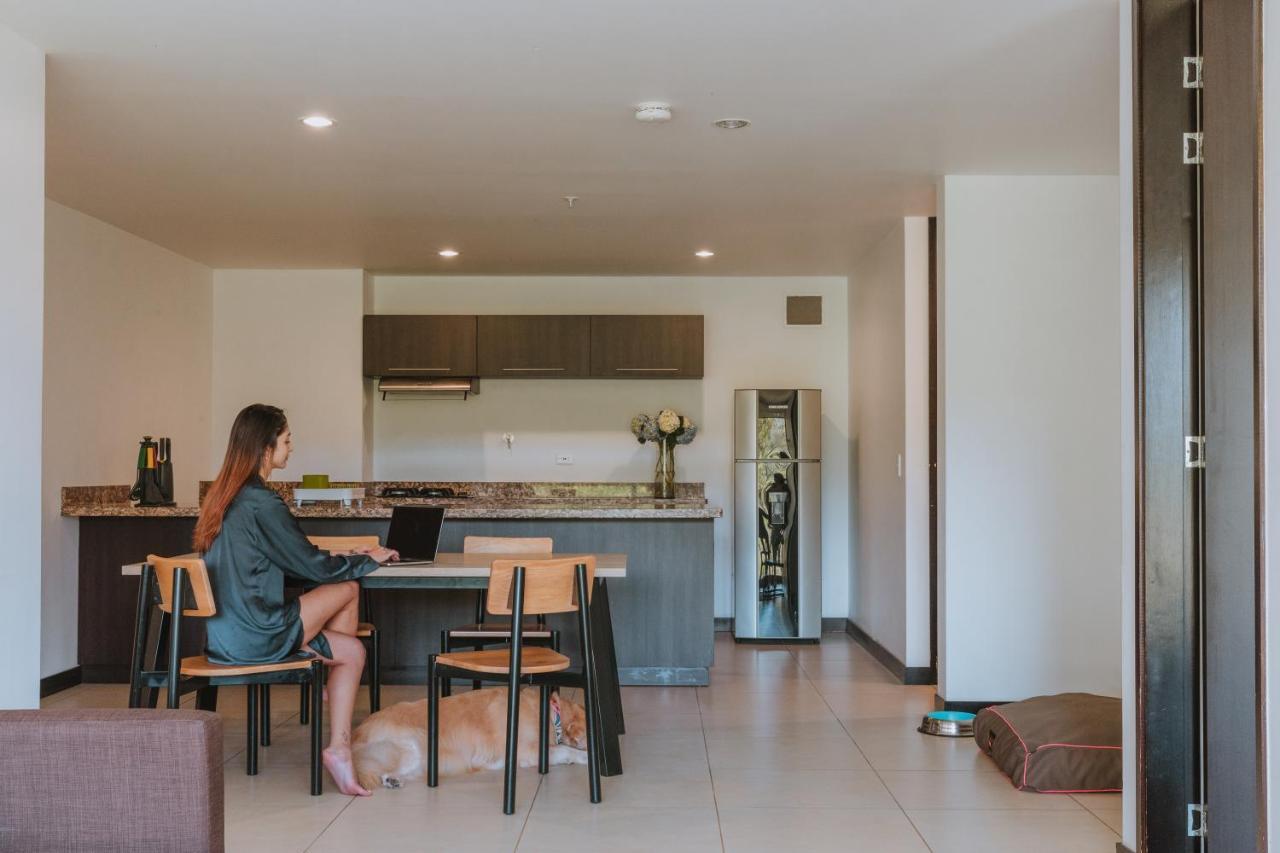 Travelers Rio Verde Living Suites Rionegro Exterior foto