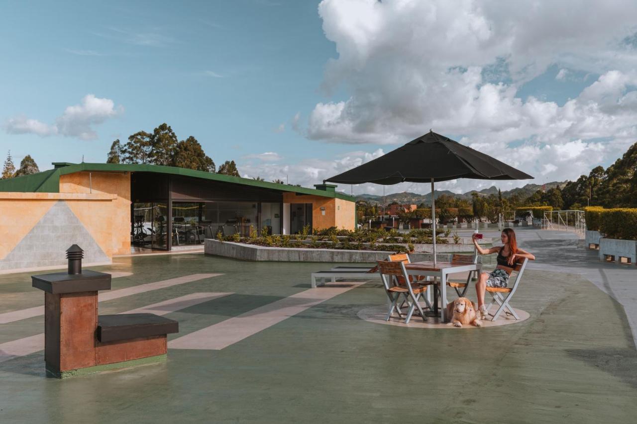 Travelers Rio Verde Living Suites Rionegro Exterior foto