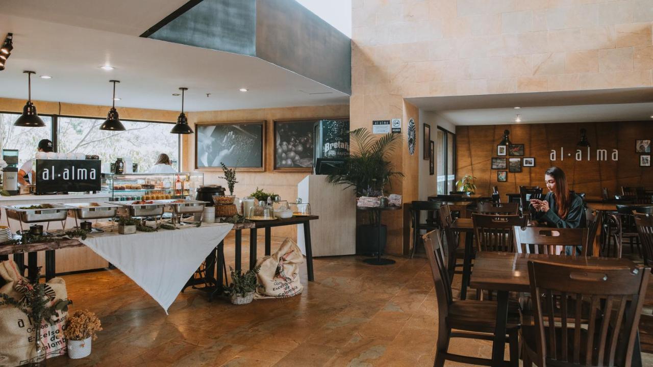 Travelers Rio Verde Living Suites Rionegro Exterior foto